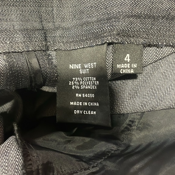 Ladies grey wide legged suit pants - Picture 2 of 4